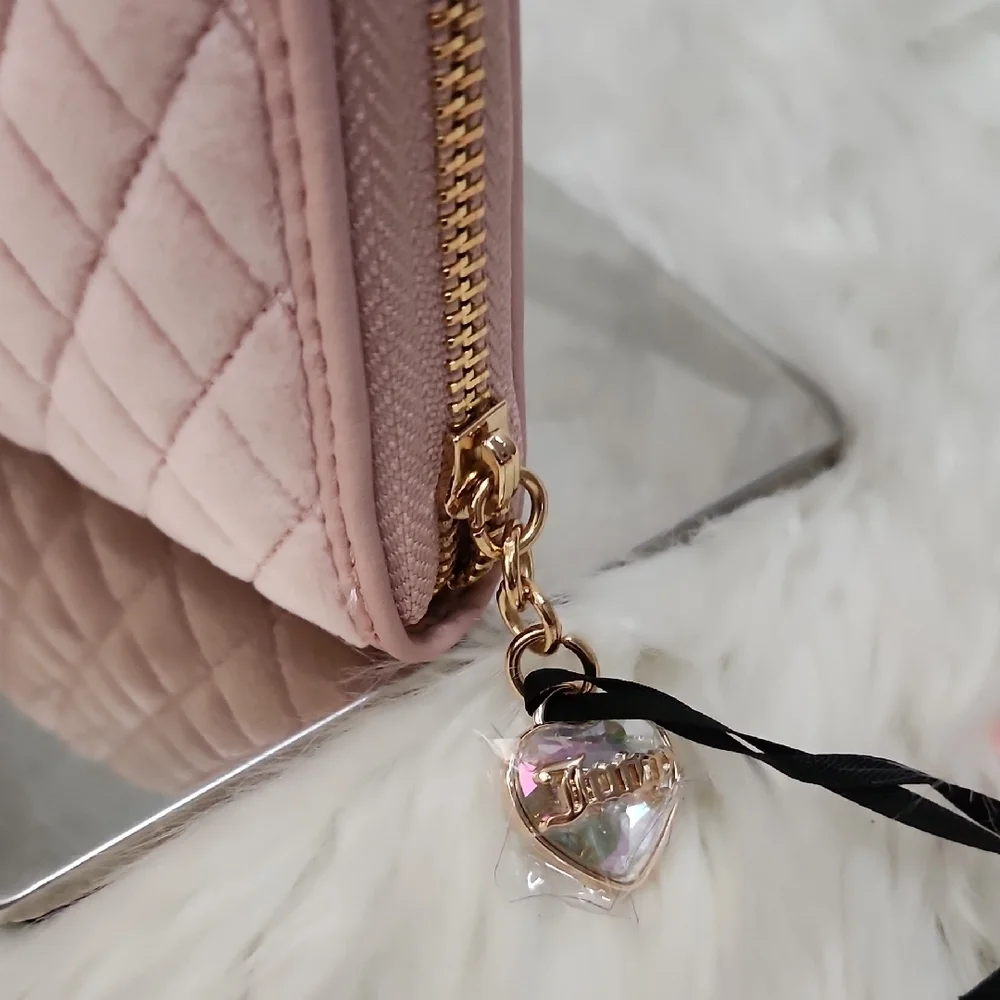 💕▪️Juicy Couture  Pink Diamond Tied with A Bow Quilted Velour Zip Around Wallet